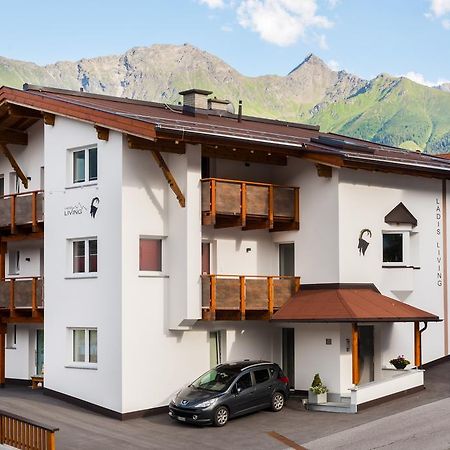 Ladis Living Apartment Exterior foto