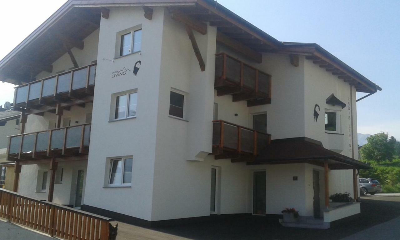 Ladis Living Apartment Exterior foto